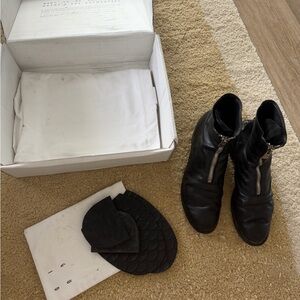 GUIDI Women's 210 Soft Horse
Leather Front Zip Boots Black